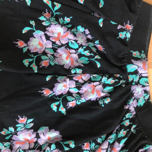 Skirt/shorts with flower pattern - Picture 4 of 4